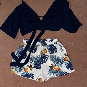 SHEIN Navy Blue and White Leaf Print Set